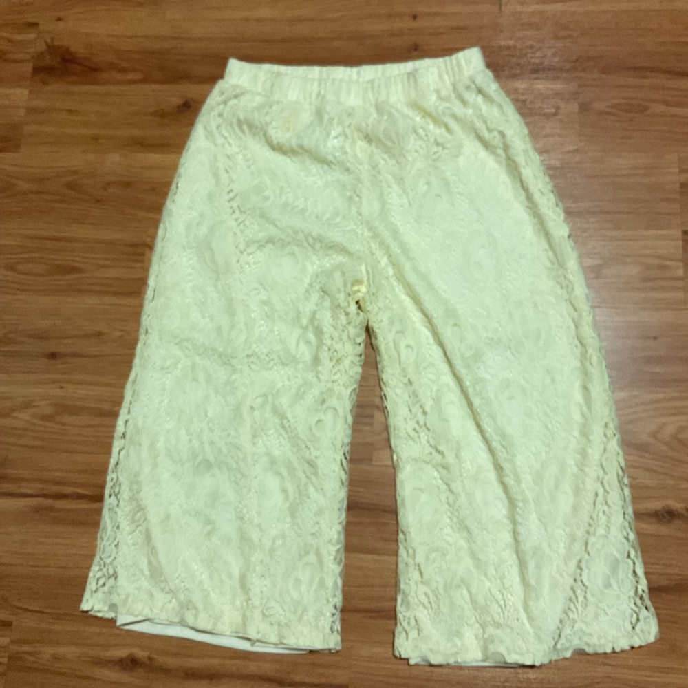 Women’s Fashion U Cream Lace Wide Leg Capri Pants Women’s Size Medium NWT